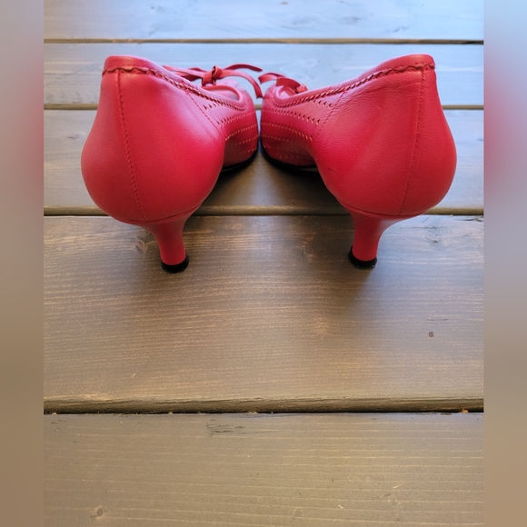 Rare Dirndrl + Bua Attersee red heart pumps size 37  US size (6) - Picture 2 of 7